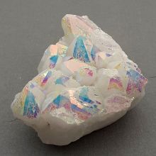 Standobjekt Kristall Gruppe Angel Aura, Bergkristall veredelt, Aqua Aura Stufe mit buntem Farbspiel, N63