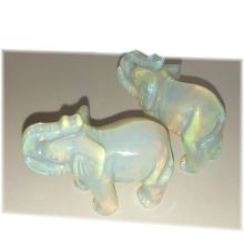 Elefant Figur aus Opal Glas, Handarbeit, Glücksbringer, Sammelobjekt, ca. 5 cm