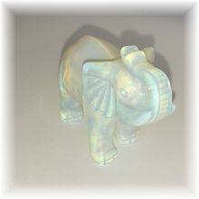 Elefant Figur aus Opal Glas, Handarbeit, Glücksbringer, Sammelobjekt, ca. 5 cm