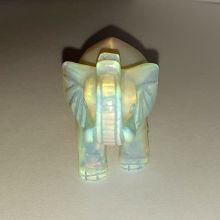 Elefant Figur aus Opal Glas, Handarbeit, Glücksbringer, Sammelobjekt, ca. 5 cm