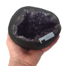 Amethyst-Geode aus Uruguay, dunkel violette Kristall Geode, traumhafter Amethyst N170