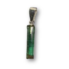 Turmalin grüner Kristall Anhänger, Kettenanhänger Verdelith-Natur Kristall roh, mit Öse aus Silber
