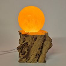 Selenit Kugel beleuchtet mit LED-Holzstamm-Leuchtsockel, Edelstein Lampe, Stein-Leuchte